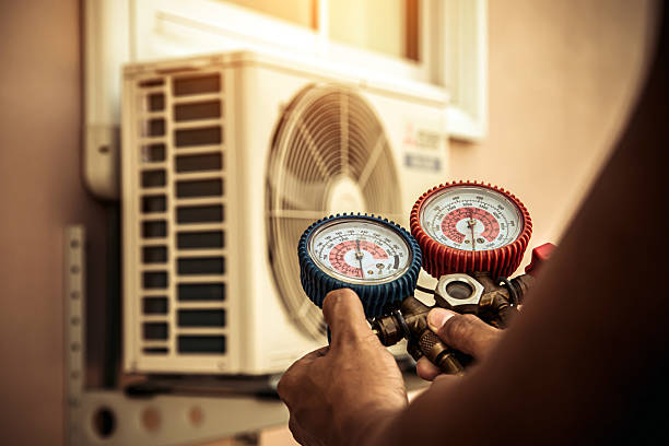 Professional Ductwork Repair technician working in Charlotte, TX